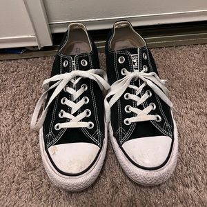 Converse in good condition. Just some scuffs!